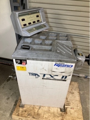 ホイールバランサー　自動車　タイヤ　ホイール