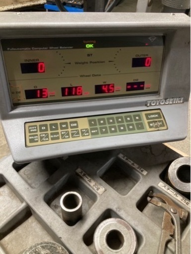 ホイールバランサー　自動車　タイヤ　ホイール　