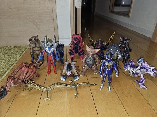 フィギュア売ります
