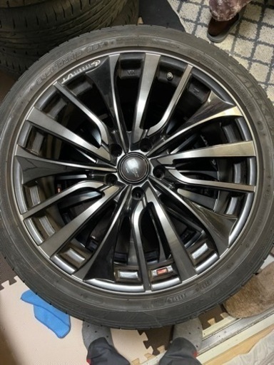 車のパーツ タイヤ、ホイール