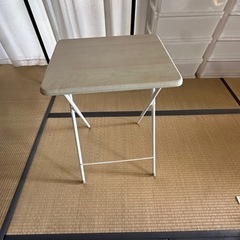 折りたたみ机