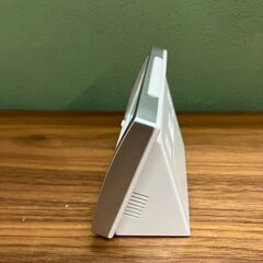 SEIKO 電波デジタル目覚まし時計（ホワイト/シルバー）の画像