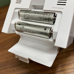 SEIKO 電波デジタル目覚まし時計（ホワイト/シルバー）の画像