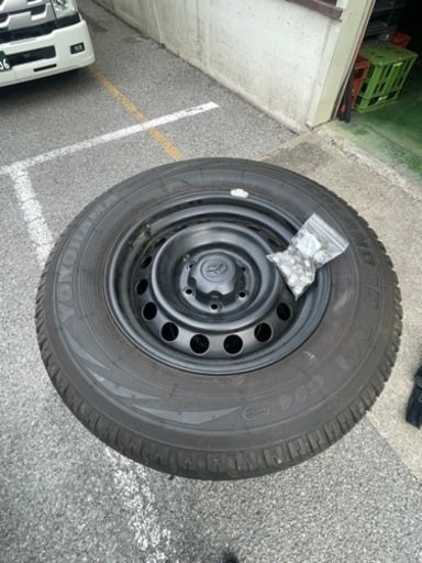 車のパーツ タイヤ、ホイール