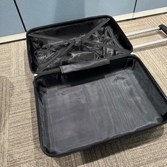 キャリーケース　破損ありの画像