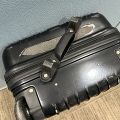 キャリーケース　破損ありの画像
