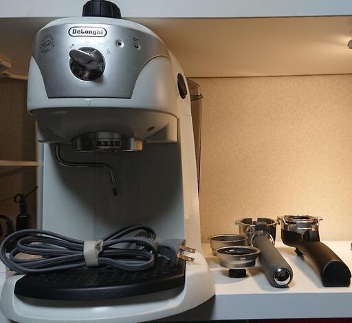 手渡し限定 DeLonghi エスプレッソ・カプチーノメーカー ホワイト EC200N