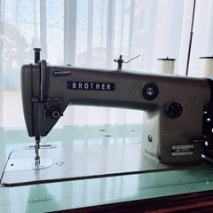 職業用電動ミシンの画像