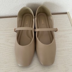 ワンピースと靴のセットの画像