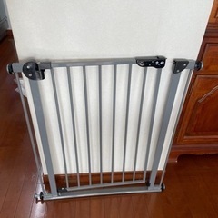 【美品】突っ張り式ベビーゲート(拡張付き)自動掃除機通過可　引き...