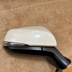 30アルファード、ヴェルファイア 右ミラー