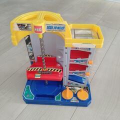 ☆　トミカ　おでかかけ立体マップ　回転パーキング　パトカー基地　セット　☆の画像