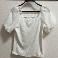GU 白トップス