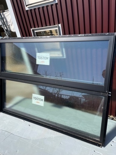 TOSTEM LIXILサッシ　2台。