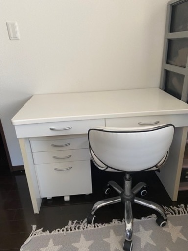 お値下げしました！オシャレなホワイトデスク３点セット