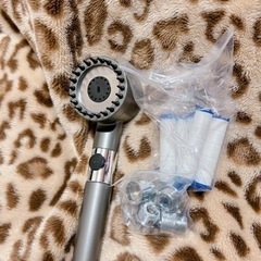✨️人気✨️シャワーヘッド 塩素除去高水圧 節水80% 4段階モード 3重浄水機能付の画像