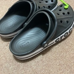 crocs サンダルの画像