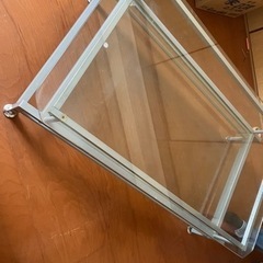 【決まりました】ガラステーブル