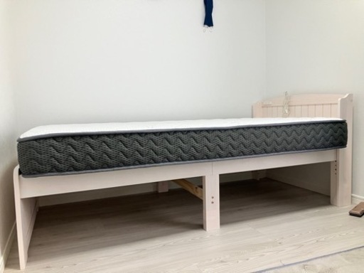 【受渡し者決定】家具 ベッド シングルベッド  マットレス GOKUMIN 木製フレーム 棚付き