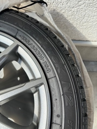 車のパーツ タイヤ、ホイール