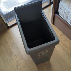 未使用ゴミ箱　蓋スライド式の画像