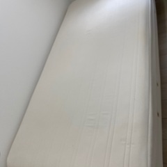 値下げ！【引越】シングルベッド　足つきマットレスタイプの画像