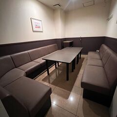 カラオケボックスのソファ大量の画像