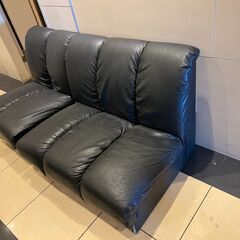 カラオケボックスのソファ大量の画像