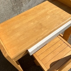 木製　椅子とテーブルのセット　小さな子供の学習机に！の画像