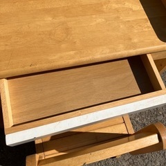 木製　椅子とテーブルのセット　小さな子供の学習机に！の画像