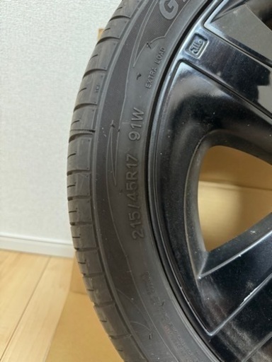 車のパーツ タイヤ、ホイール