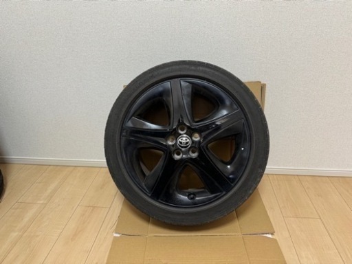 車のパーツ タイヤ、ホイール