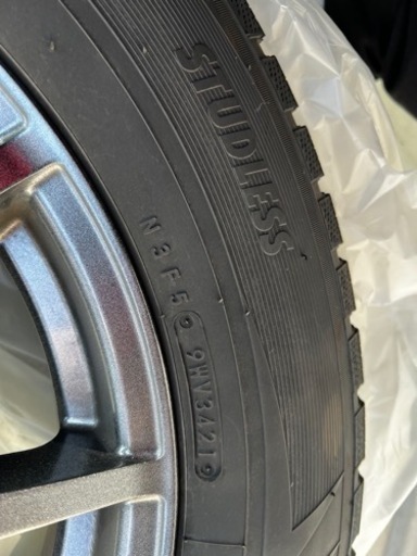 車のパーツ タイヤ、ホイール