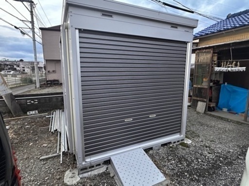 イナバ物置　バイクガレージ　FXN-2234HY　リモコンシャッター付き　内装仕上げ