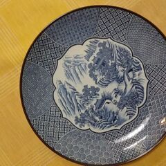 ◆【大皿】②　《山水 柄》　　●直径/３１cm。　　※藍色で、上...