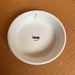 猫エサ茶碗の画像