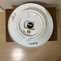 照明器具と蛍光灯の画像