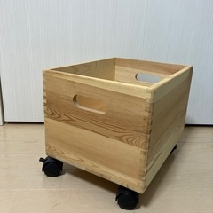 キャスター付きボックス　木製の画像