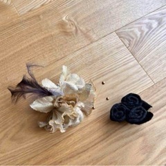 ゴールドのお花、黒いベロアのお花　ブローチ　コサージュ