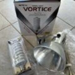 照明器具（中古）3種：メタハライドライト１、HIDライト１、蛍光灯１　計3基の画像