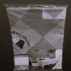 シルビア＆シルベスターのテーブルクロス（未開封品、120cm×150cm）の画像