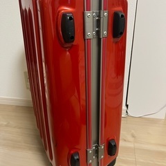 スーツケース 赤の画像