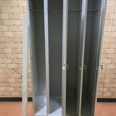 スチールロッカー4人用 オフィス 更衣室 ロッカールーム 鍵付き 訳ありの画像