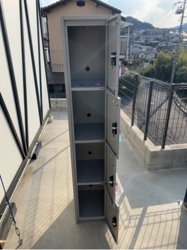 4人用　鍵付きロッカー　中古