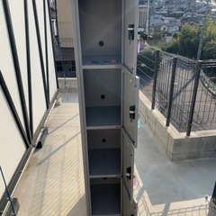 4人用　鍵付きロッカー　中古の画像