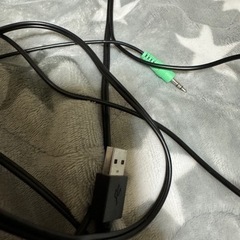 光るスピーカーの画像