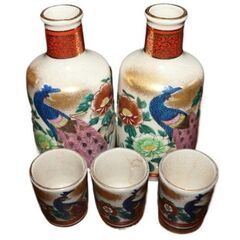 中古、孔雀柄の徳利2個、おちょこ3個(551),直径Φ6cmx高...