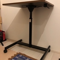 テーブル　家具　机の画像