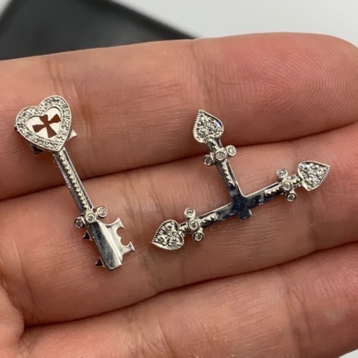 売り切れました。プチレーヴ　K18WG 18金　ホワイトゴールド　ダイヤ　クロスペンダント　4.4g 2WAY