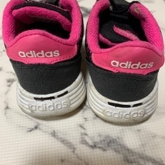【adidas】ブラック×ピンク　スニーカー　14cmの画像